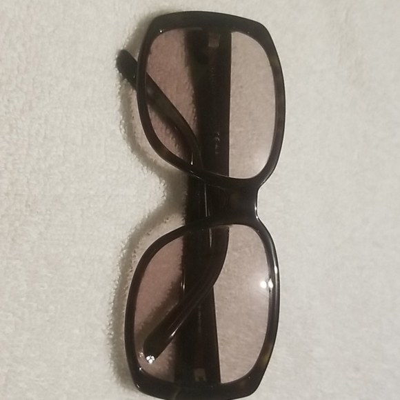 Gucci Sunglasses - Picture 2 of 3